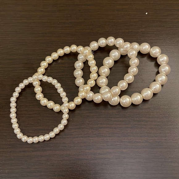 Stretchy Pearl Bracelet Set - Picture 2 of 2